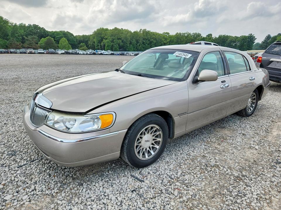2002 Lincoln Town car Signature