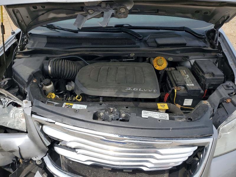 2015 Chrysler Town & Country Touring l