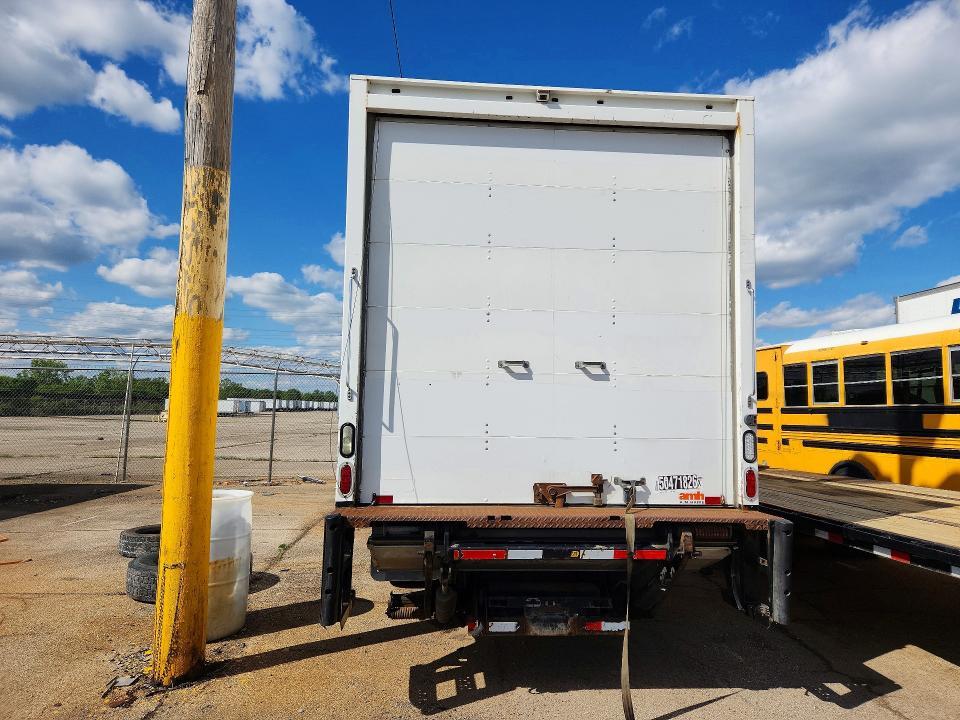 2017 Isuzu NRR BOX Truck