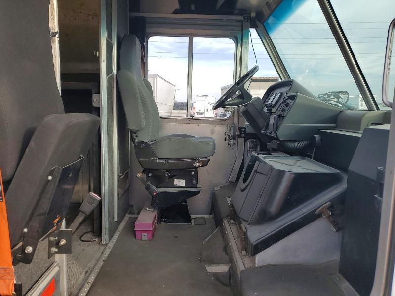 2004 Freightliner MT45 Chassis Delivery Truck