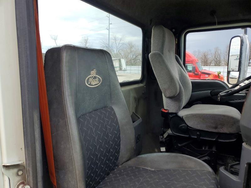 2014 Mack CXU613 Semi Truck