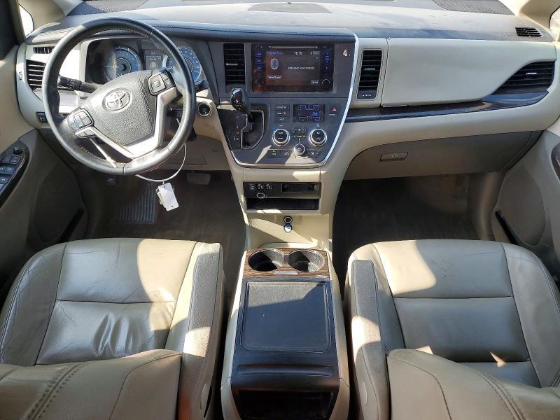 2015 Toyota Sienna xle 8-passenger