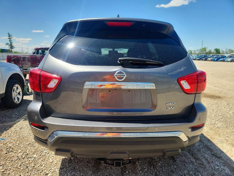 2020 Nissan Pathfinder sv
