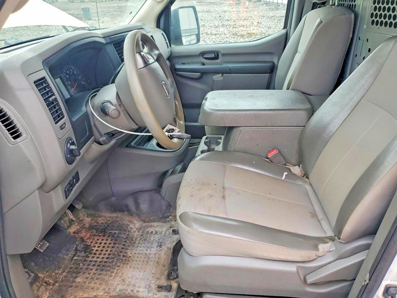 2019 Niss Nv 2500 sv