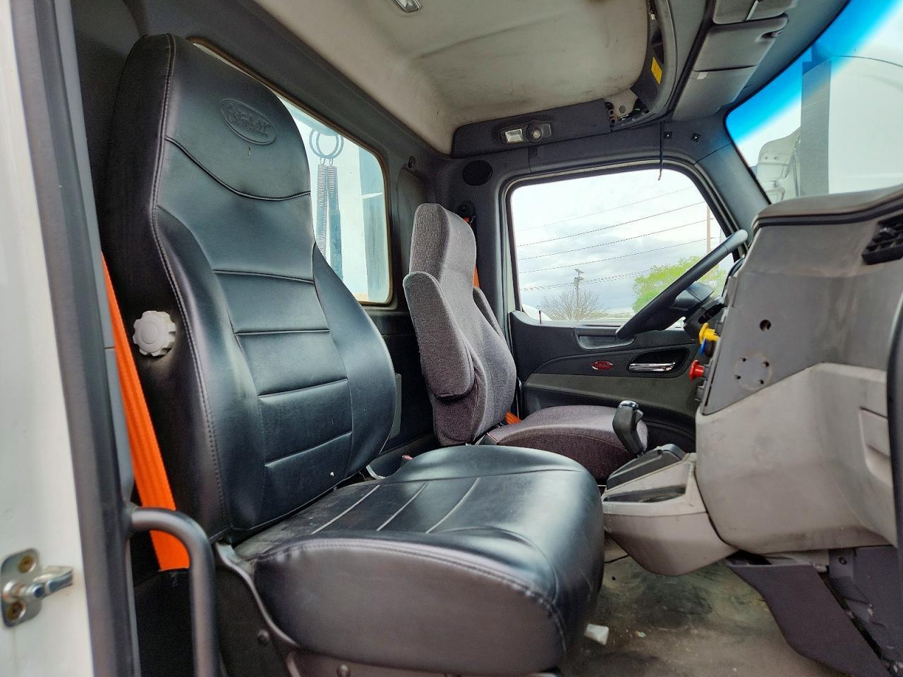 2016 Peterbilt 579 Semi Truck