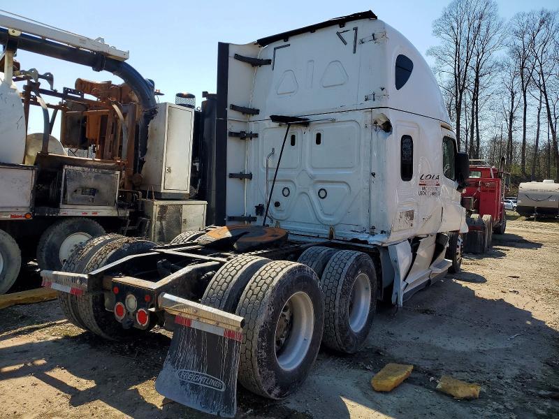 2019 Freightliner Cascadia 126 Semi Truck