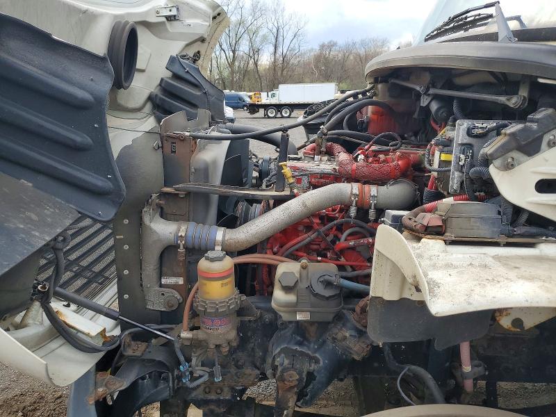 2013 Freigliner 2013 Freightliner Business Class M2 Flatbed Truck