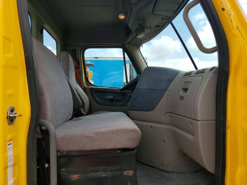 2019 Freightliner Cascadia 113 Semi Truck