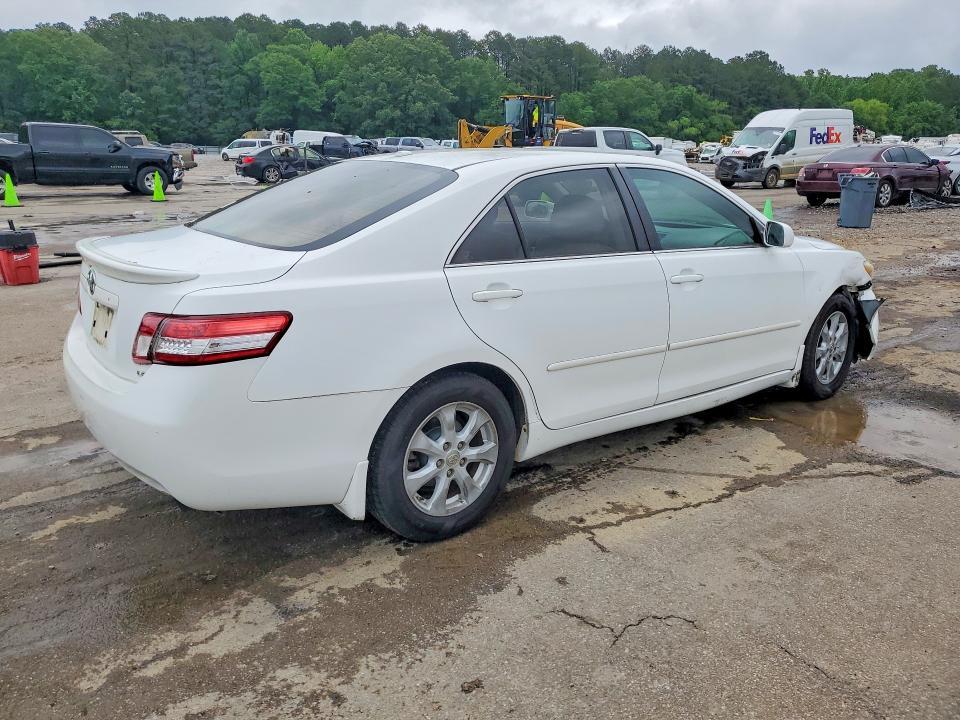 2011 Toyota Camry le