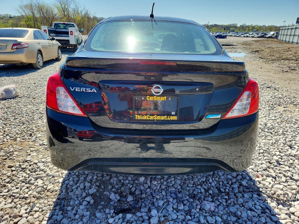 2015 Nissan Versa 1.6 s Plus