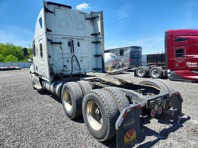 2020 Freightliner Cascadia 126 Semi Truck