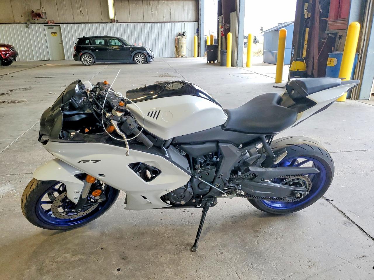 2025 Yamaha YZFR7