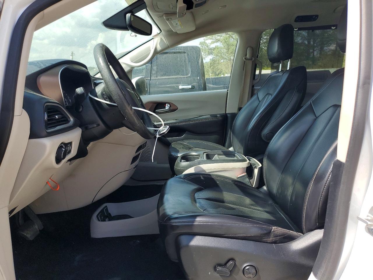 2020 Chrysler Voyager lxi