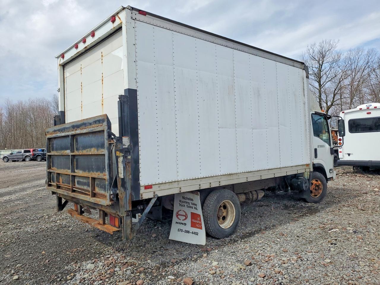 2009 Isuzu NPR Delivery Truck