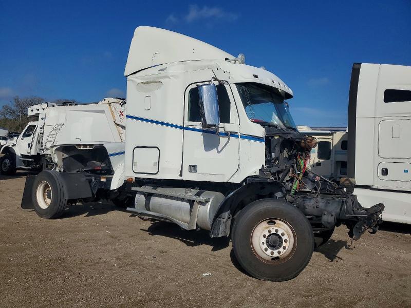 2013 Freightliner Columbia 1-semi Truck