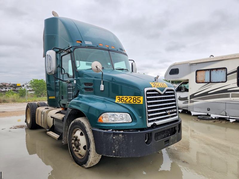 2017 Mack Cxu612 Semi Truck