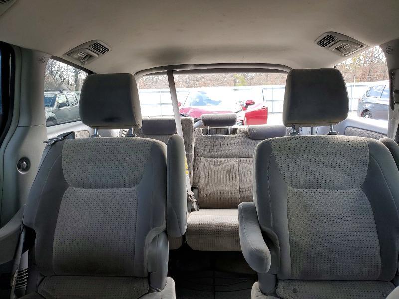 2010 Toyota Sienna le 7-passenger