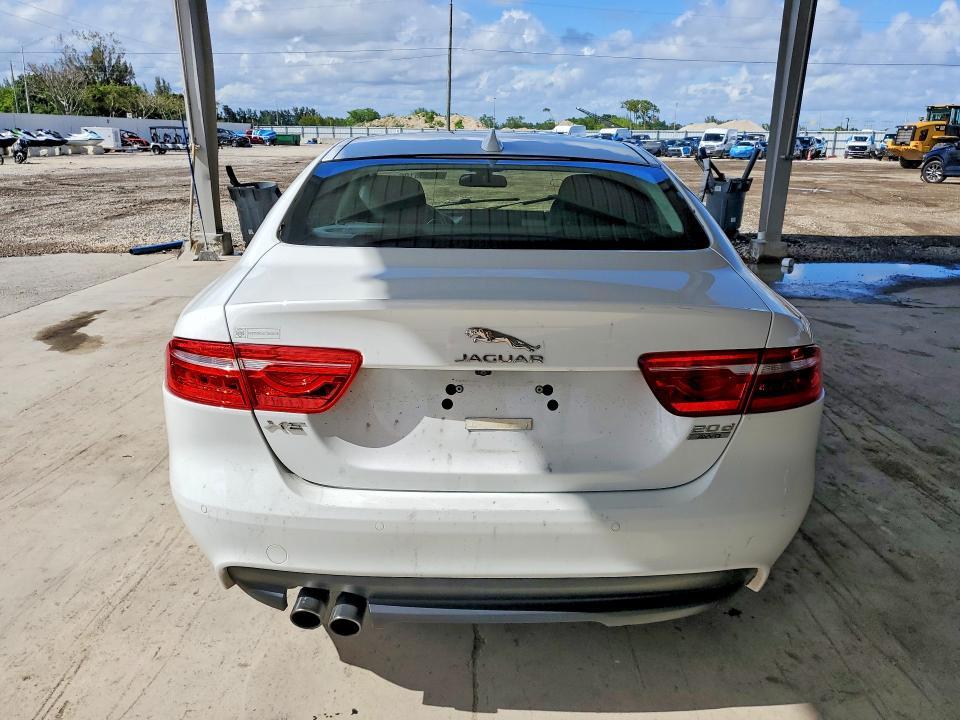 2017 Jaguar Xe Prestige