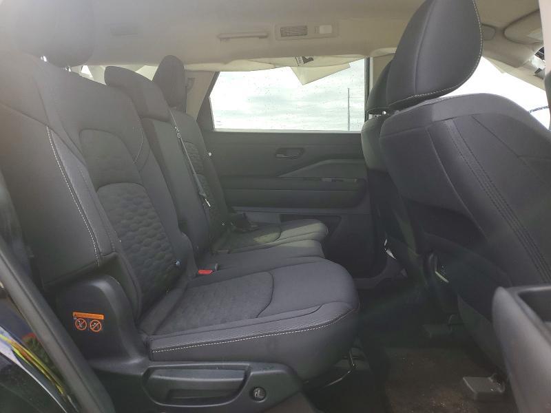 2025 Nissan Pathfinder s