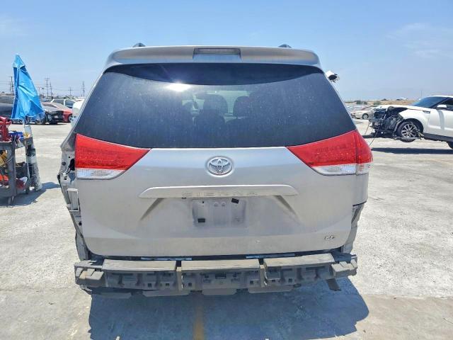 2012 Toyota Sienna le