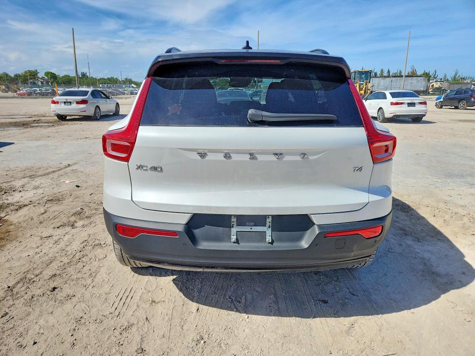 2021 Volvo Xc40 T4 R-design