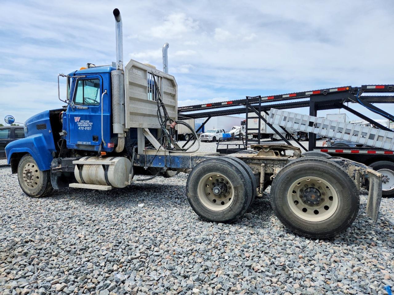 2000 Mack CH613 Semi Truck