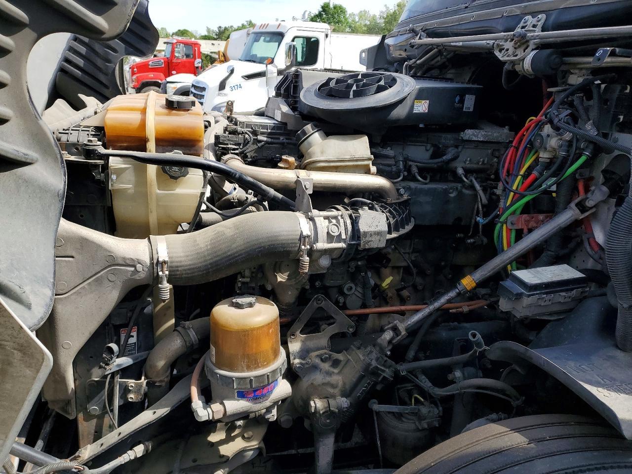 2016 Freigliner 2016 Freightliner Cascadia 125 Semi Truck