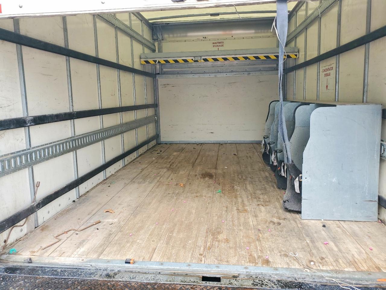 2020 Chevrolet Express BOX Truck