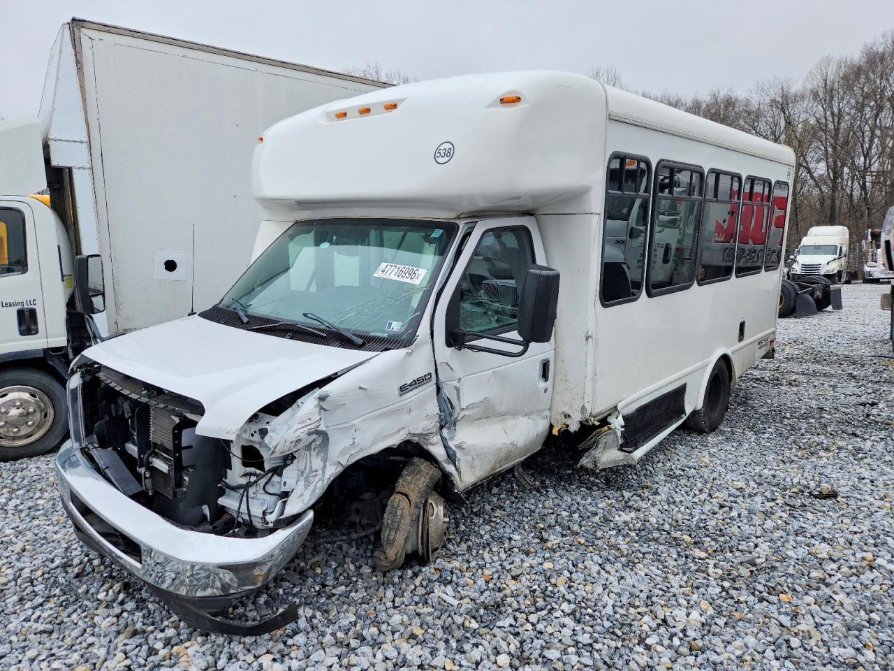 2022 Ford Econoline E450 Super Duty Cutaway Van