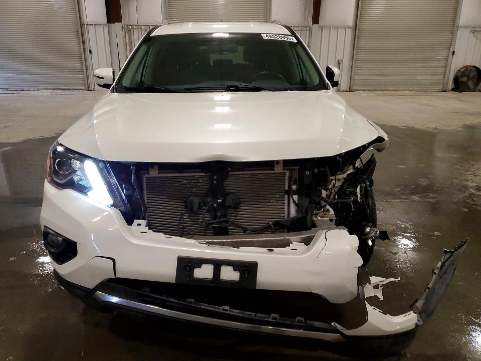 2017 Nissan Pathfinder sv