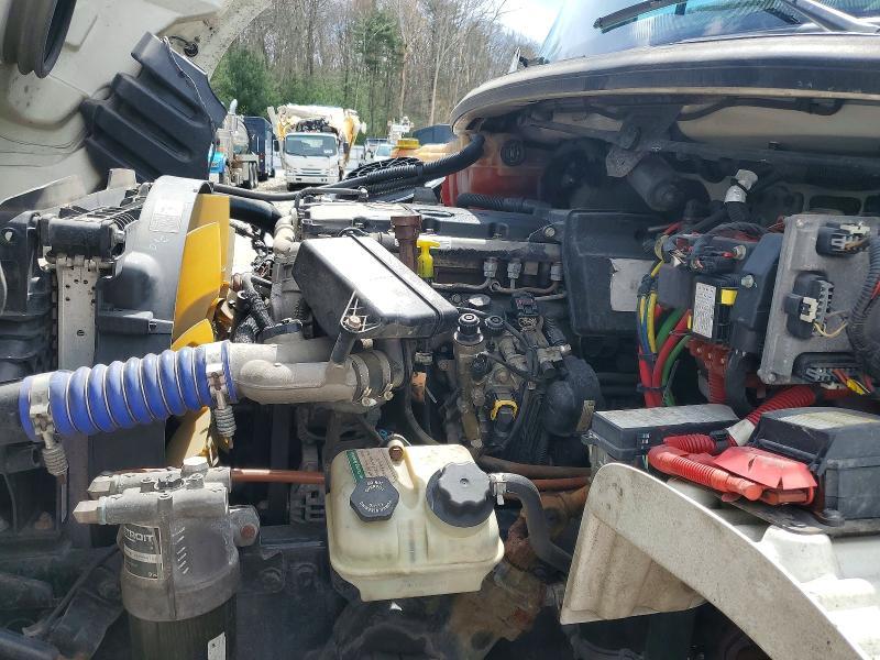 2019 Freightliner Business Class M2 BOX Truck