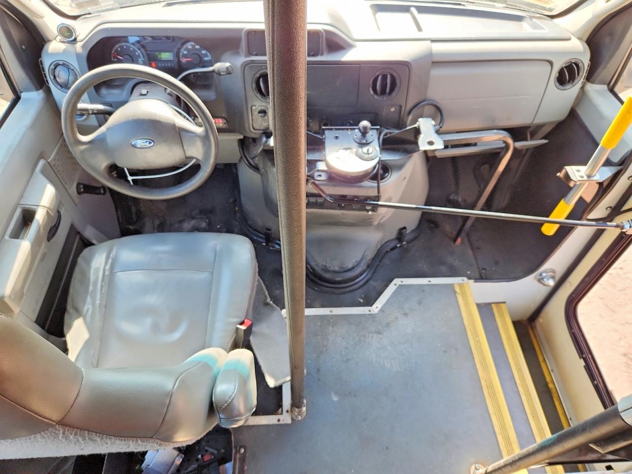 2013 Ford Econo E350