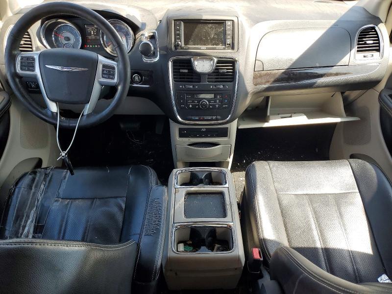 2013 Chrysler Town & Country Touring l