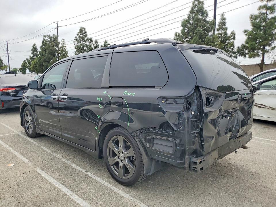 2017 Toyota Sienna se 8-passenger