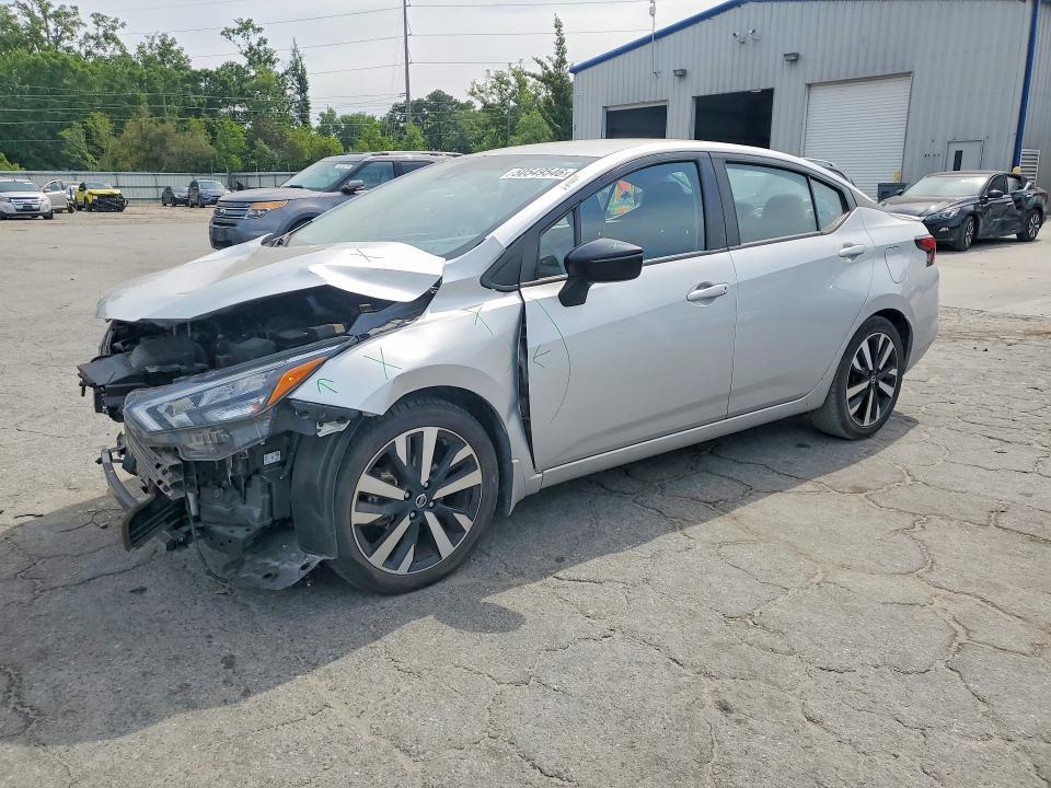 2021 Nissan Versa sr