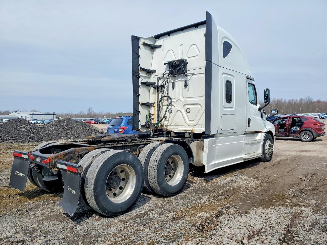 2018 Freigliner 2018 Freightliner Cascadia 126 Semi Truck