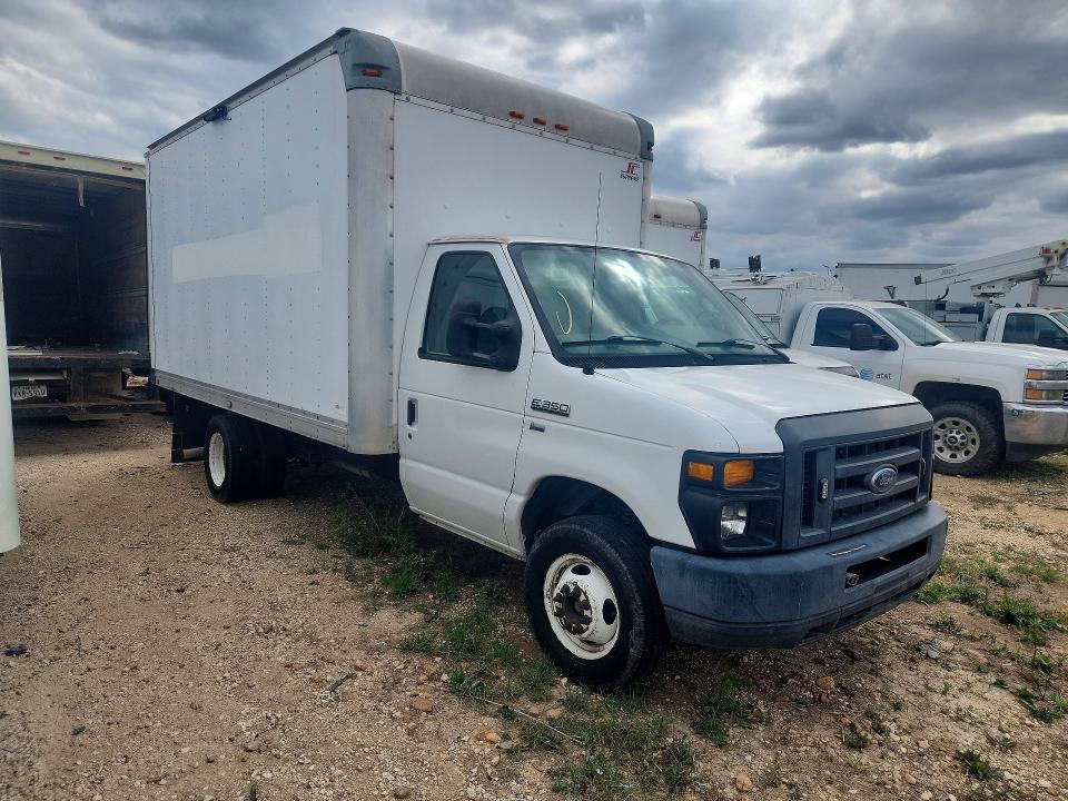 2013 Ford Econoline E350 Super Duty Cutaway Van