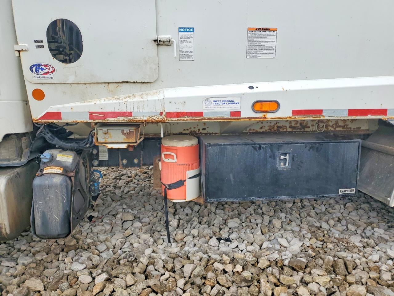 2020 Freigliner 2020 Freightliner Business Class M2 Refuse Truck