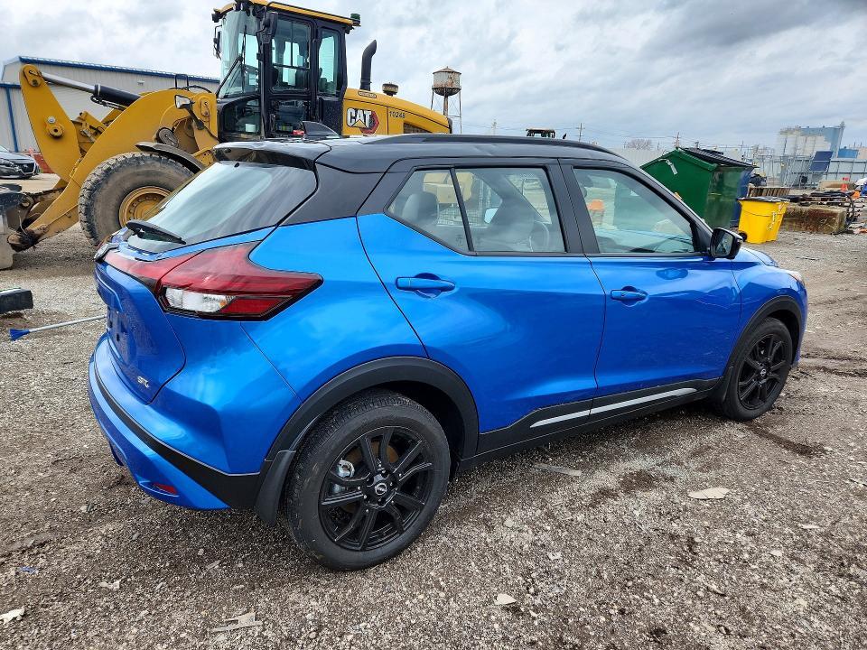 2023 Nissan Kicks sr