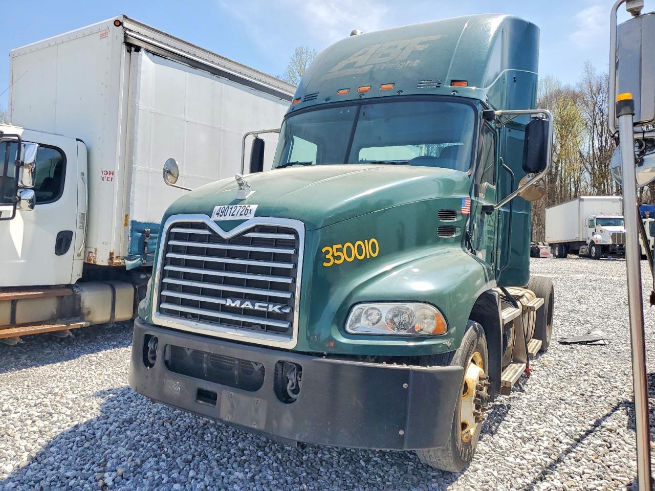 2016 Mack CXU612 Semi Truck