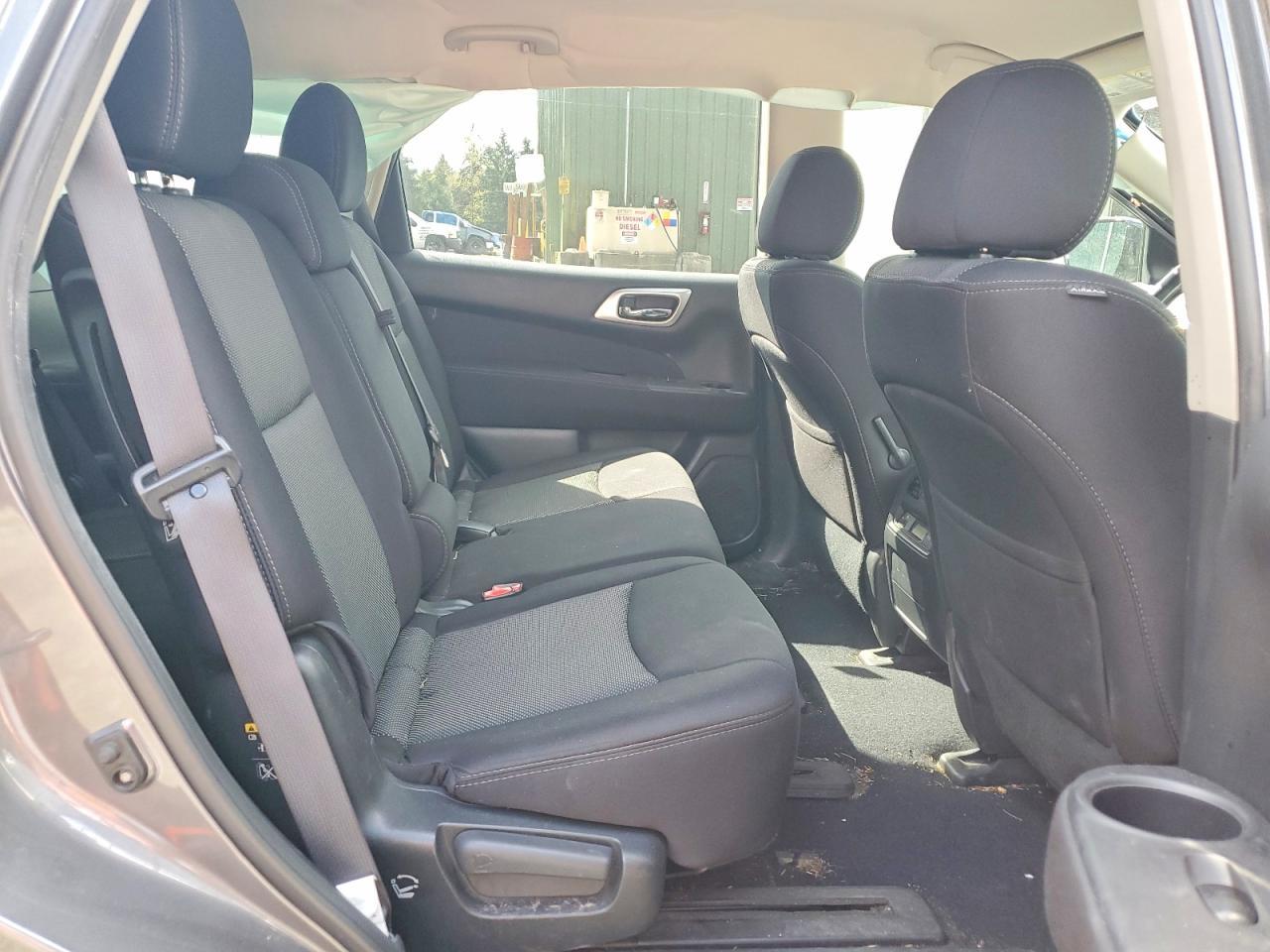 2017 Nissan Pathfinder s