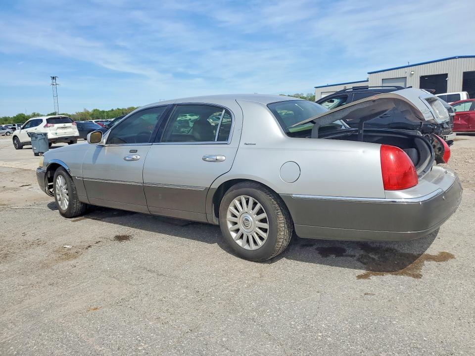 2003 Lincoln Town car Signature