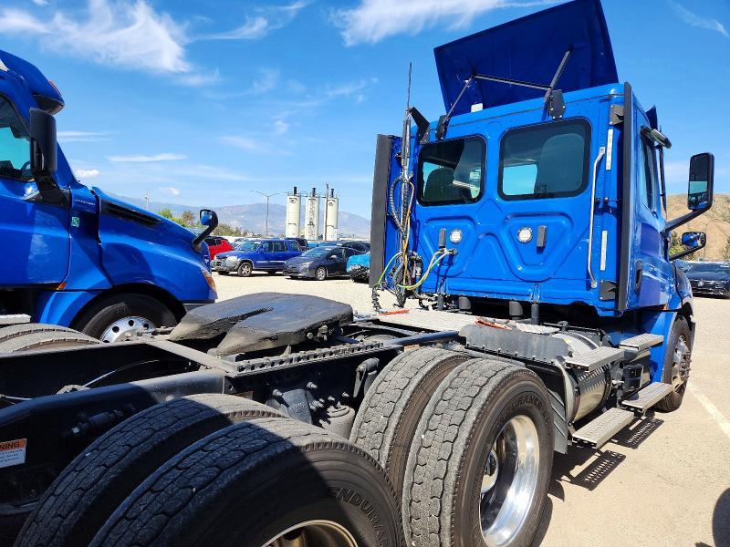 2020 Freightliner Cascadia 126 Semi Truck