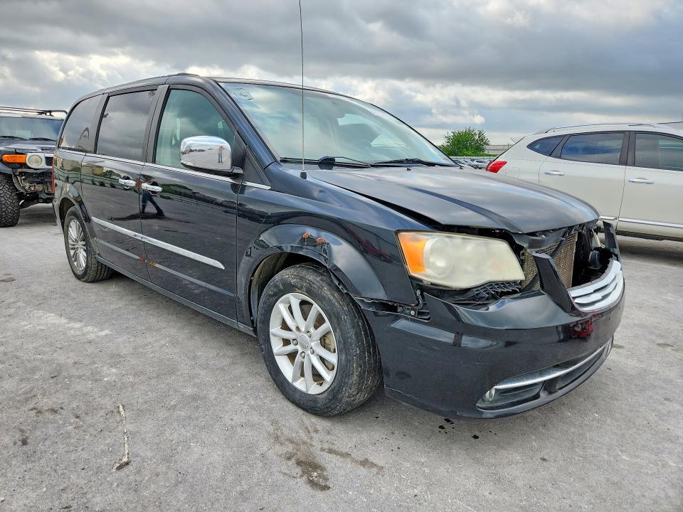 2014 Chrysler Town and Country Touring-l