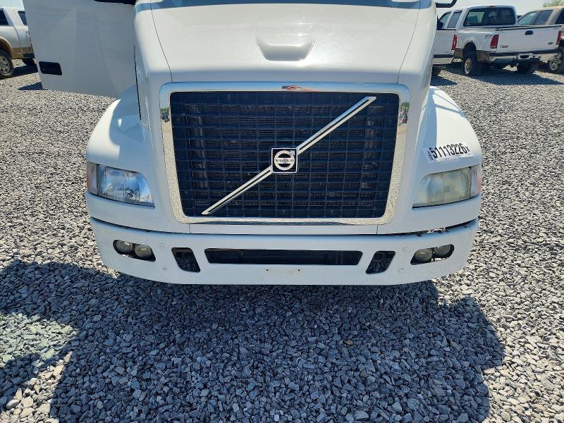 2012 Volv O VNM Semi Truck