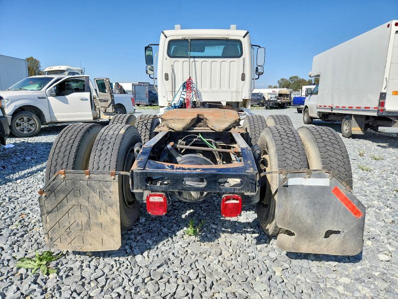 2015 Freightliner Business Class M2 Semi Truck