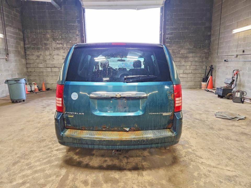 2009 Chrysler Town & Country lx