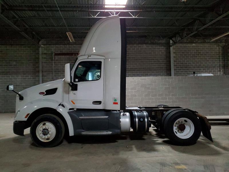 2016 Peterbilt 579 Semi Truck