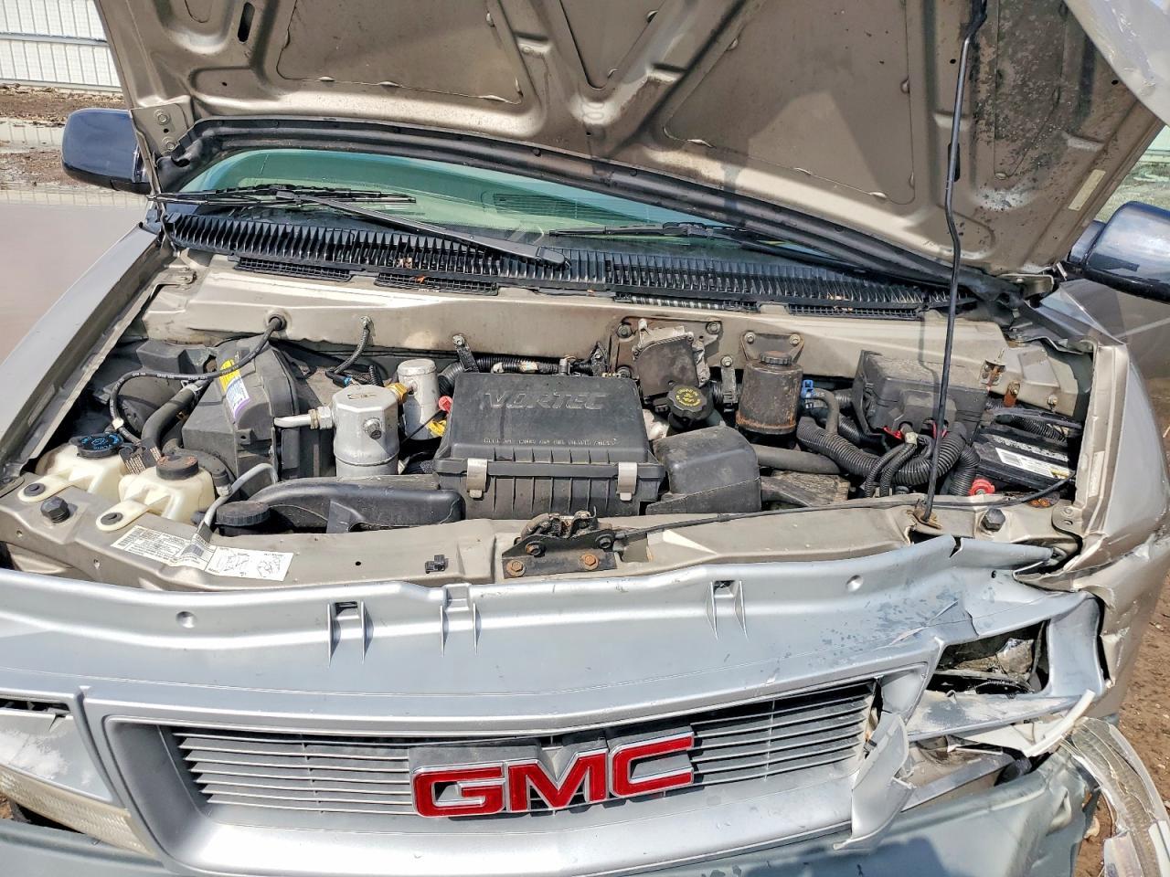 2001 GMC Safari XT