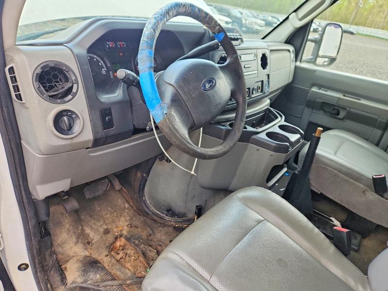 2014 Ford Econoline E350 Super Duty Cutaway Van